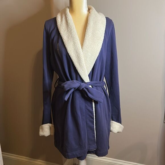 NWT Victoria Secret sherpa Robe(size medium) - Picture 1 of 7